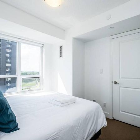Kingdom Stays - Eva Rd Suites Toronto Exterior photo