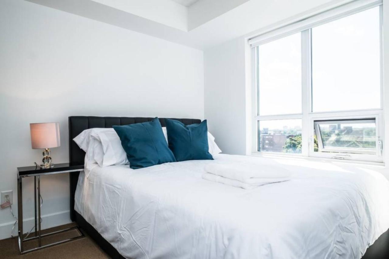 Kingdom Stays - Eva Rd Suites Toronto Exterior photo